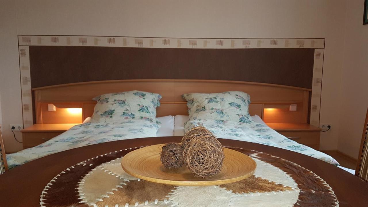 Landgasthof "Zur Linde" Irmelshausen Dış mekan fotoğraf