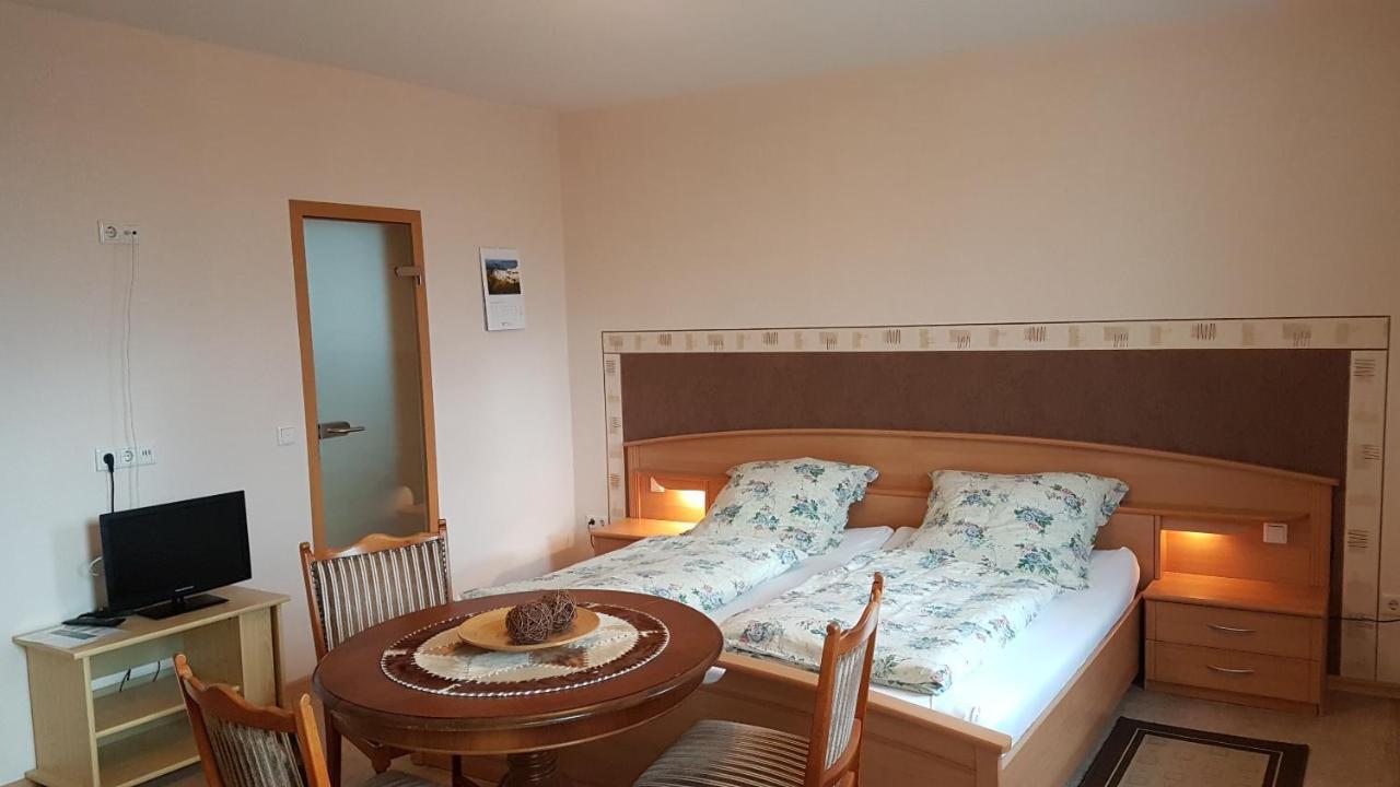 Landgasthof "Zur Linde" Irmelshausen Dış mekan fotoğraf