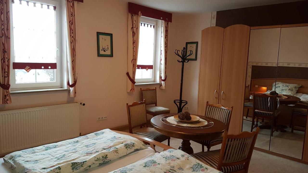 Landgasthof "Zur Linde" Irmelshausen Dış mekan fotoğraf